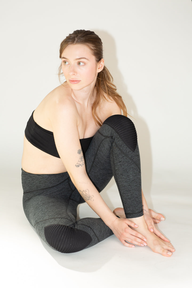 The 1.0 Legging in TULA - Charcoal