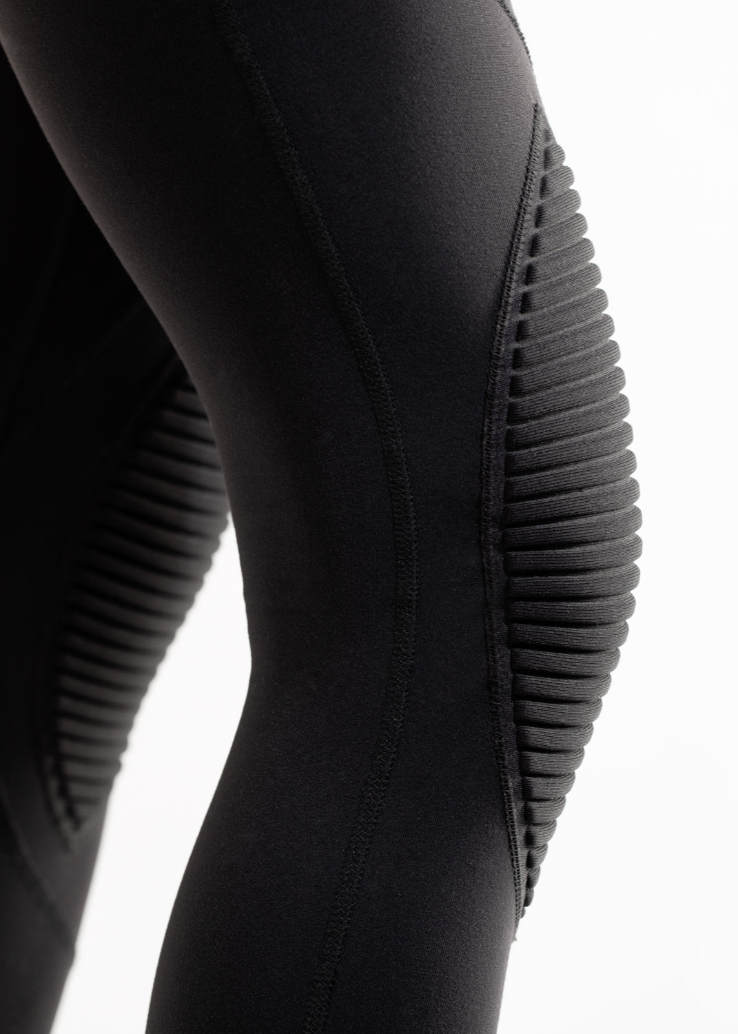 MAÄT 1.0 Legging - Black, knee close up