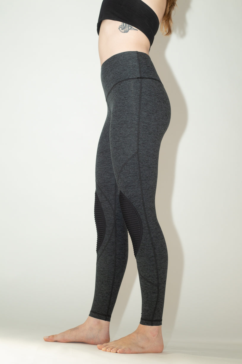 The 1.0 Legging in TULA - Charcoal