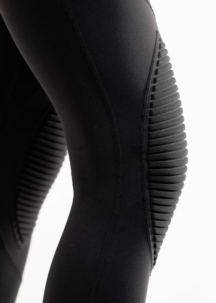 MAÄT performance legging with built in knee pads.
